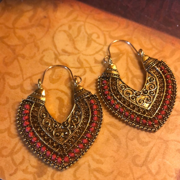 Antique Gold color Heart shape - Picture 1 of 3